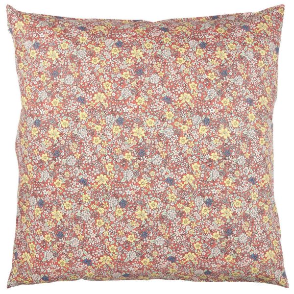 punapohjainen tyynynpäällinen pienillä värikkäillä kukilla